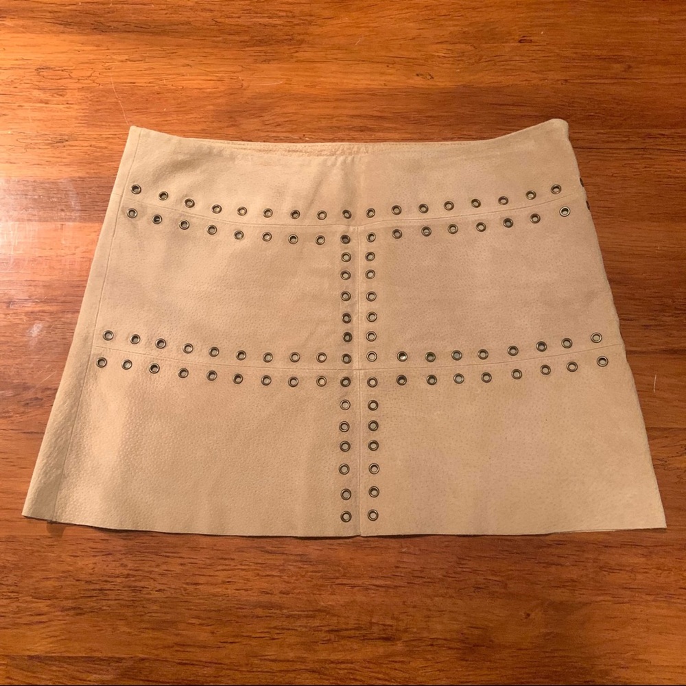 LE CHATEAU Tan Suede Skirt (L-25)